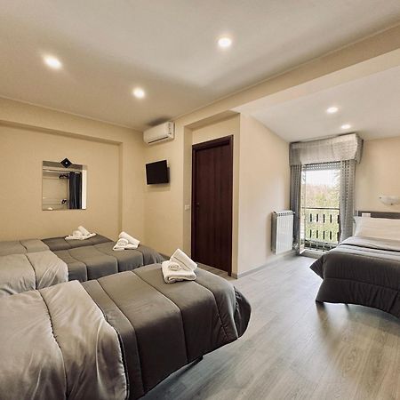 Hotel Villa Robinia Дженцано-ді-Рома Екстер'єр фото