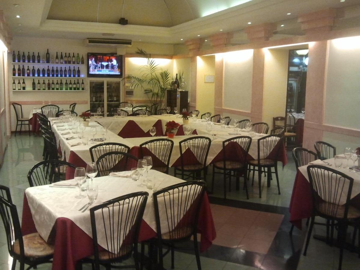 Hotel Villa Robinia Дженцано-ді-Рома Екстер'єр фото