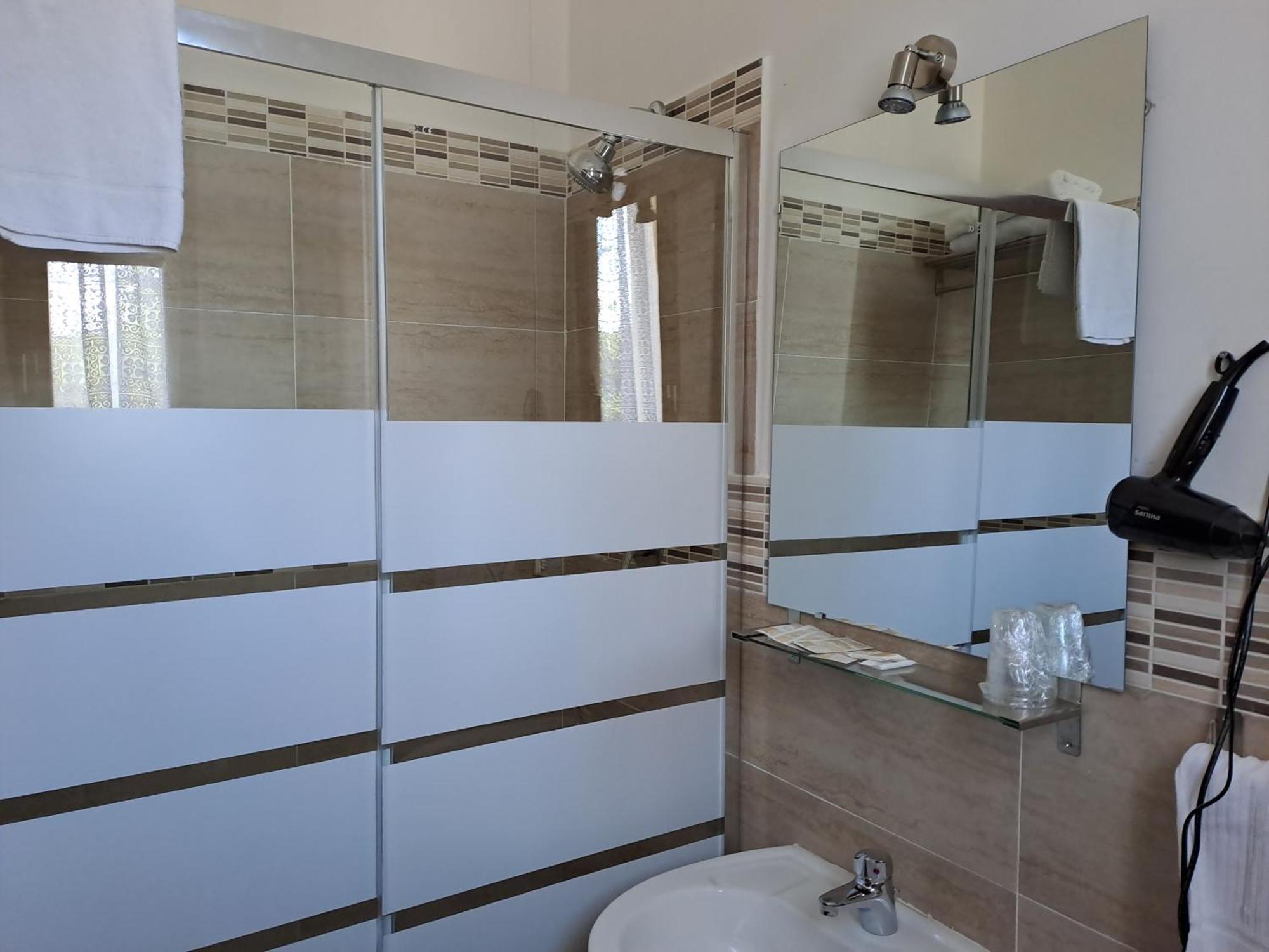 Hotel Villa Robinia Дженцано-ді-Рома Екстер'єр фото
