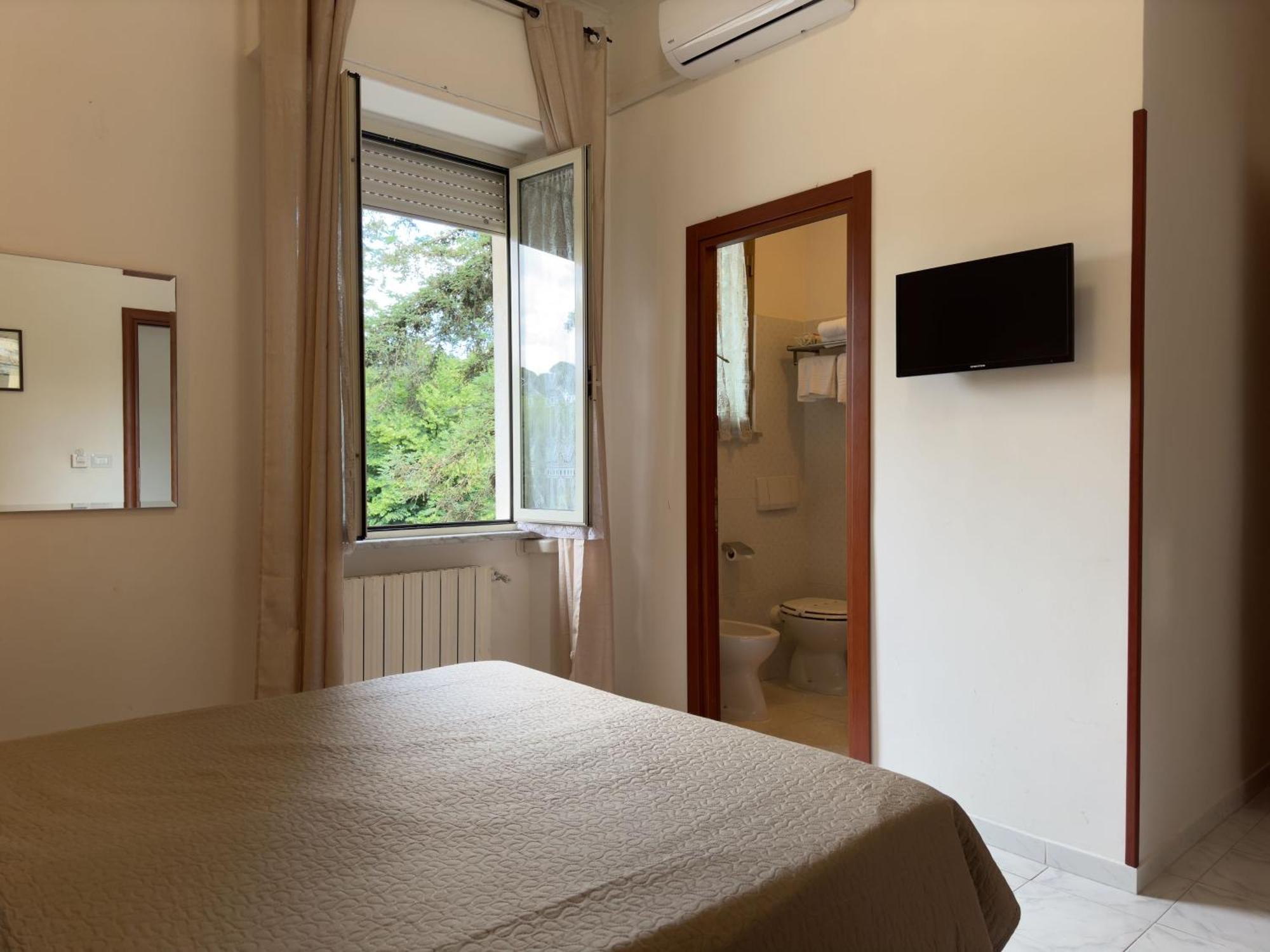 Hotel Villa Robinia Дженцано-ді-Рома Екстер'єр фото
