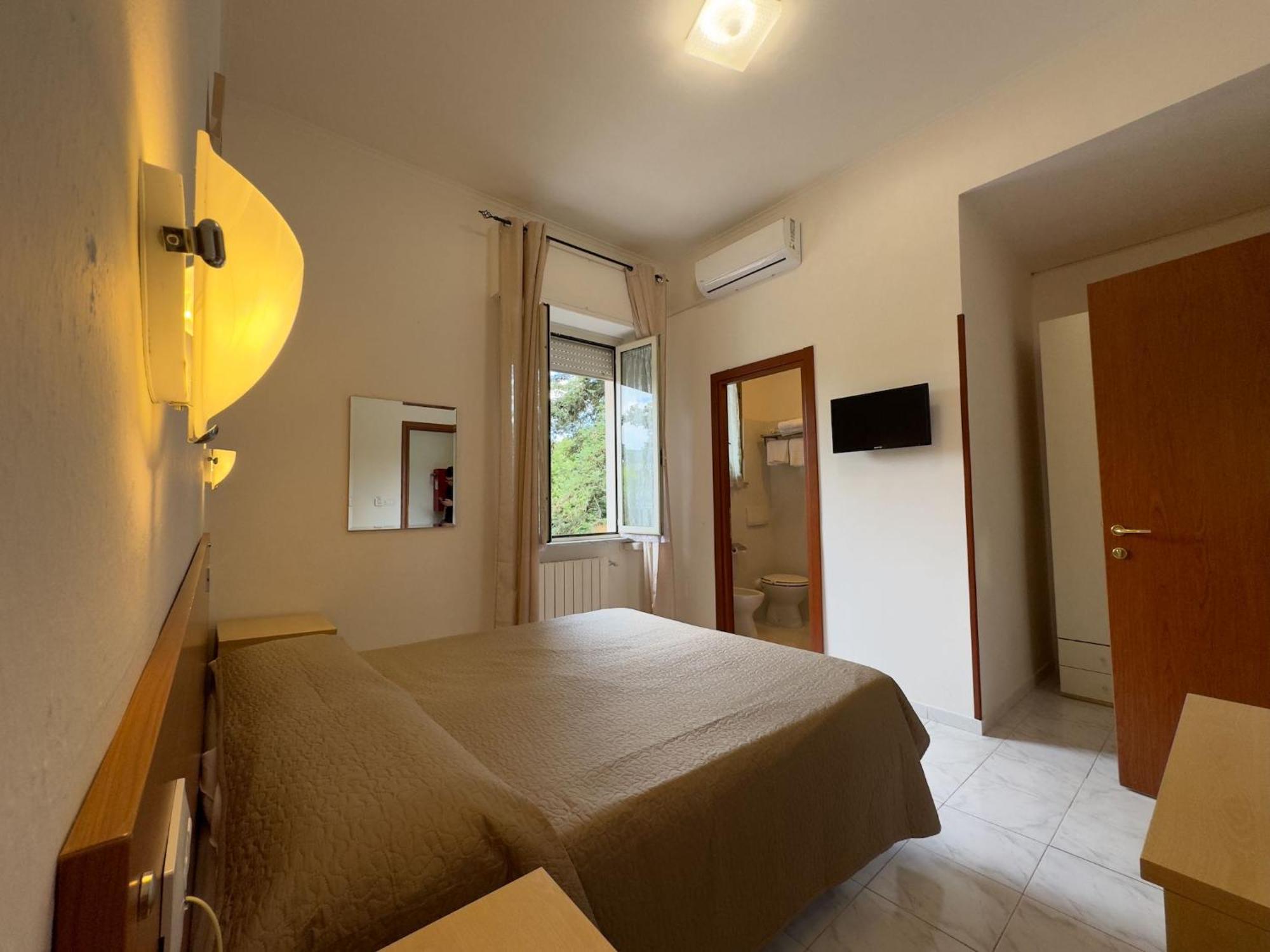 Hotel Villa Robinia Дженцано-ді-Рома Екстер'єр фото