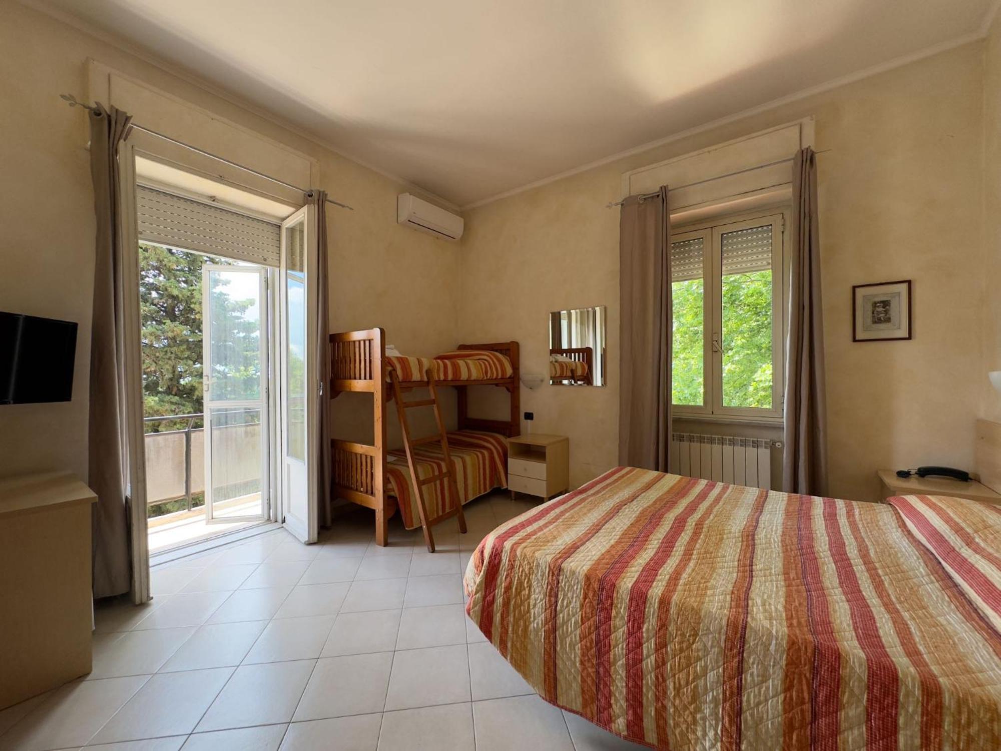 Hotel Villa Robinia Дженцано-ді-Рома Екстер'єр фото