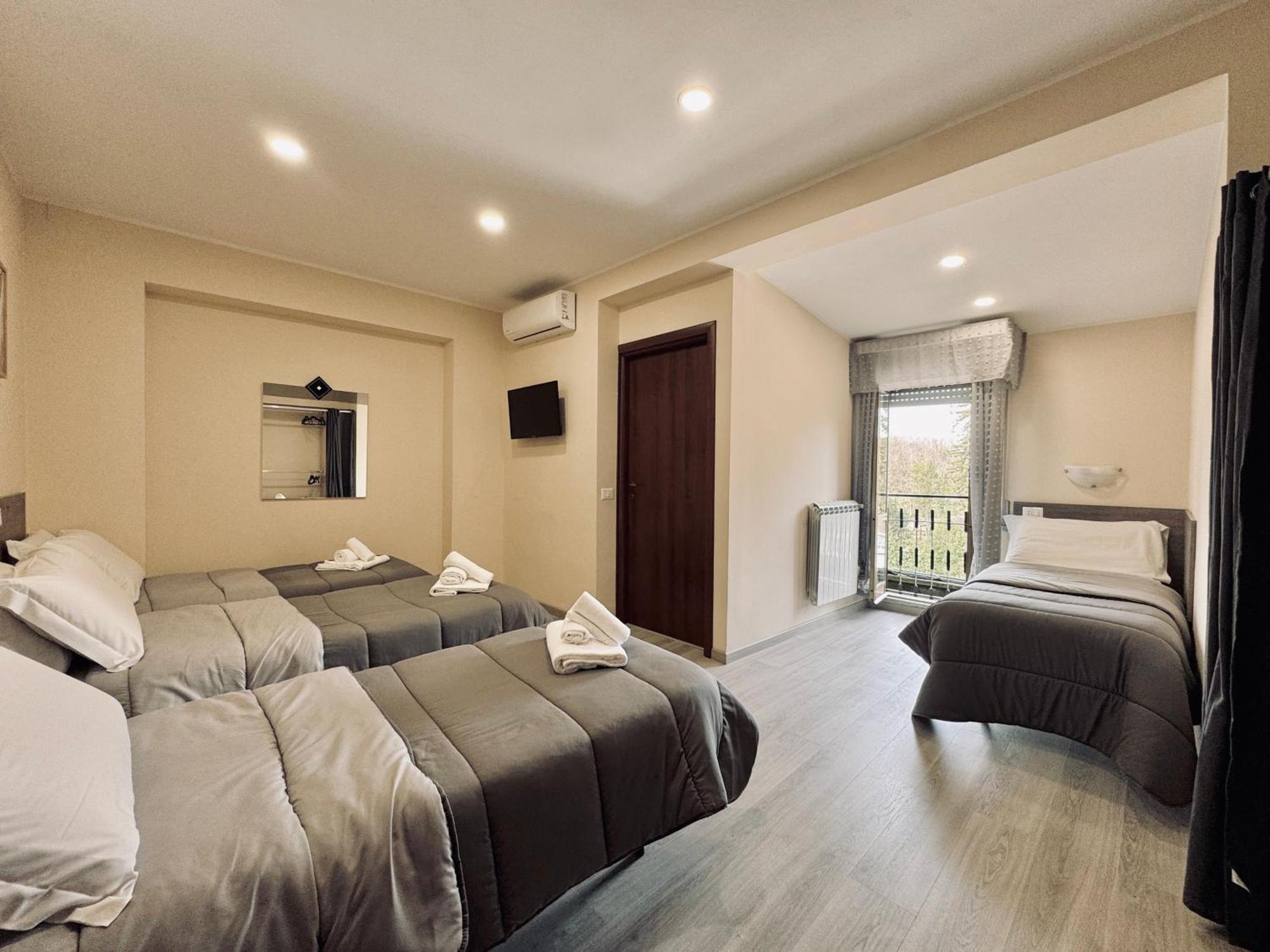 Hotel Villa Robinia Дженцано-ді-Рома Екстер'єр фото
