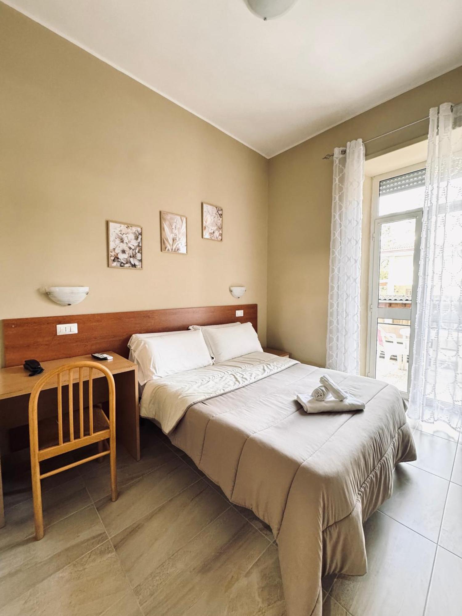 Hotel Villa Robinia Дженцано-ді-Рома Екстер'єр фото