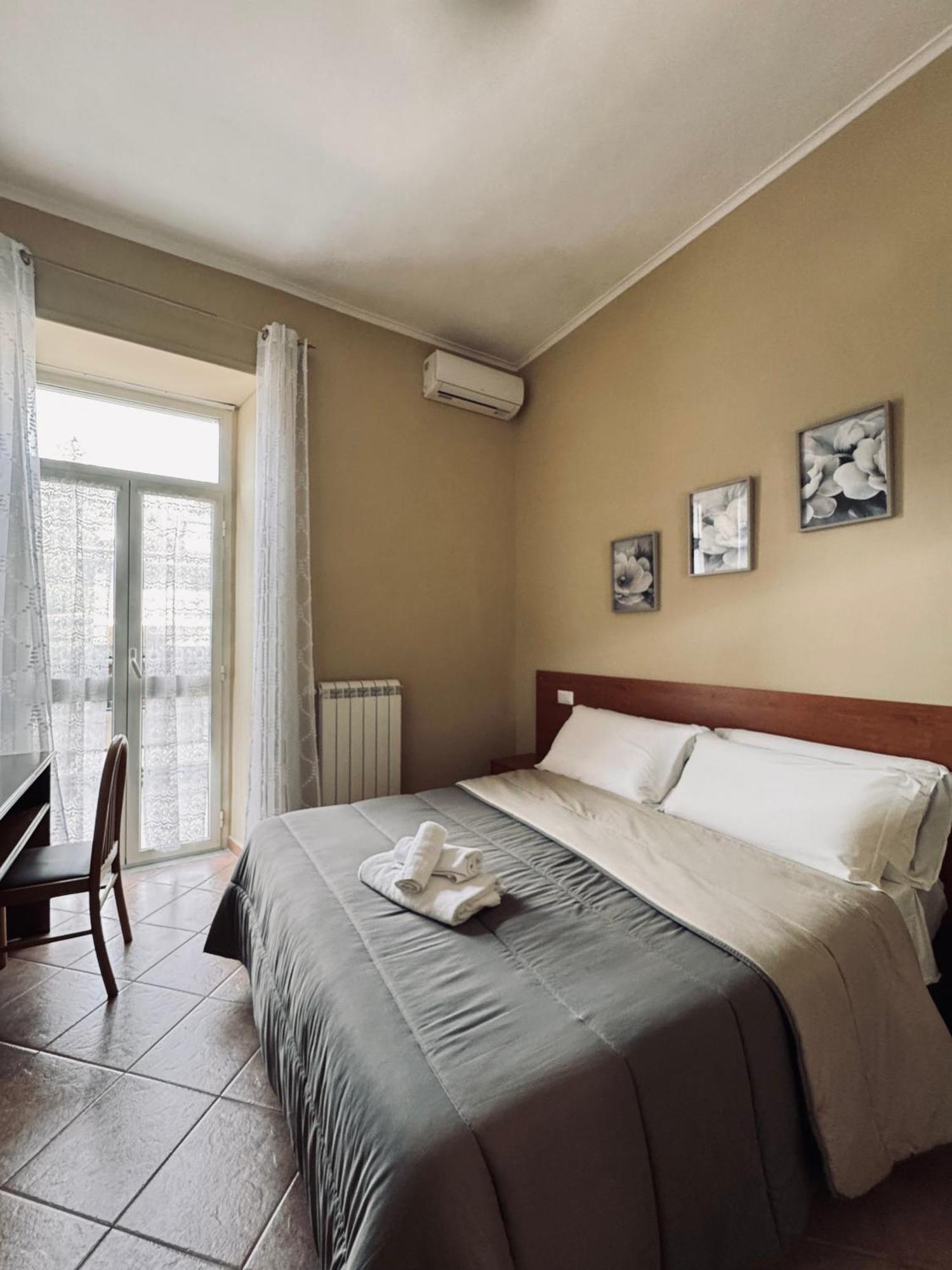 Hotel Villa Robinia Дженцано-ді-Рома Екстер'єр фото