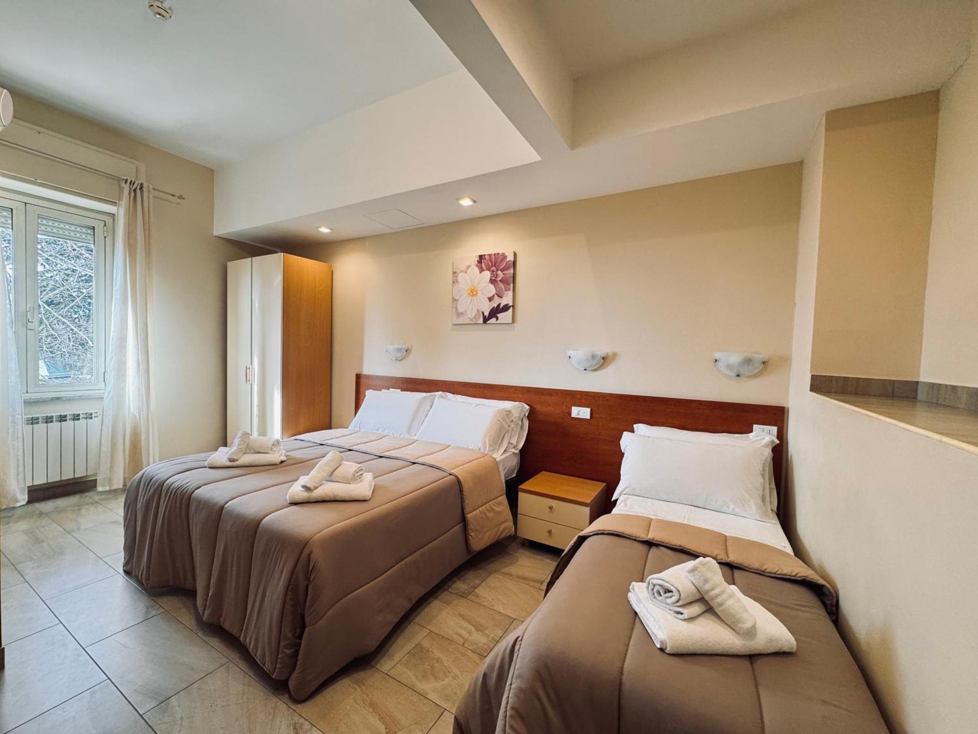Hotel Villa Robinia Дженцано-ді-Рома Екстер'єр фото