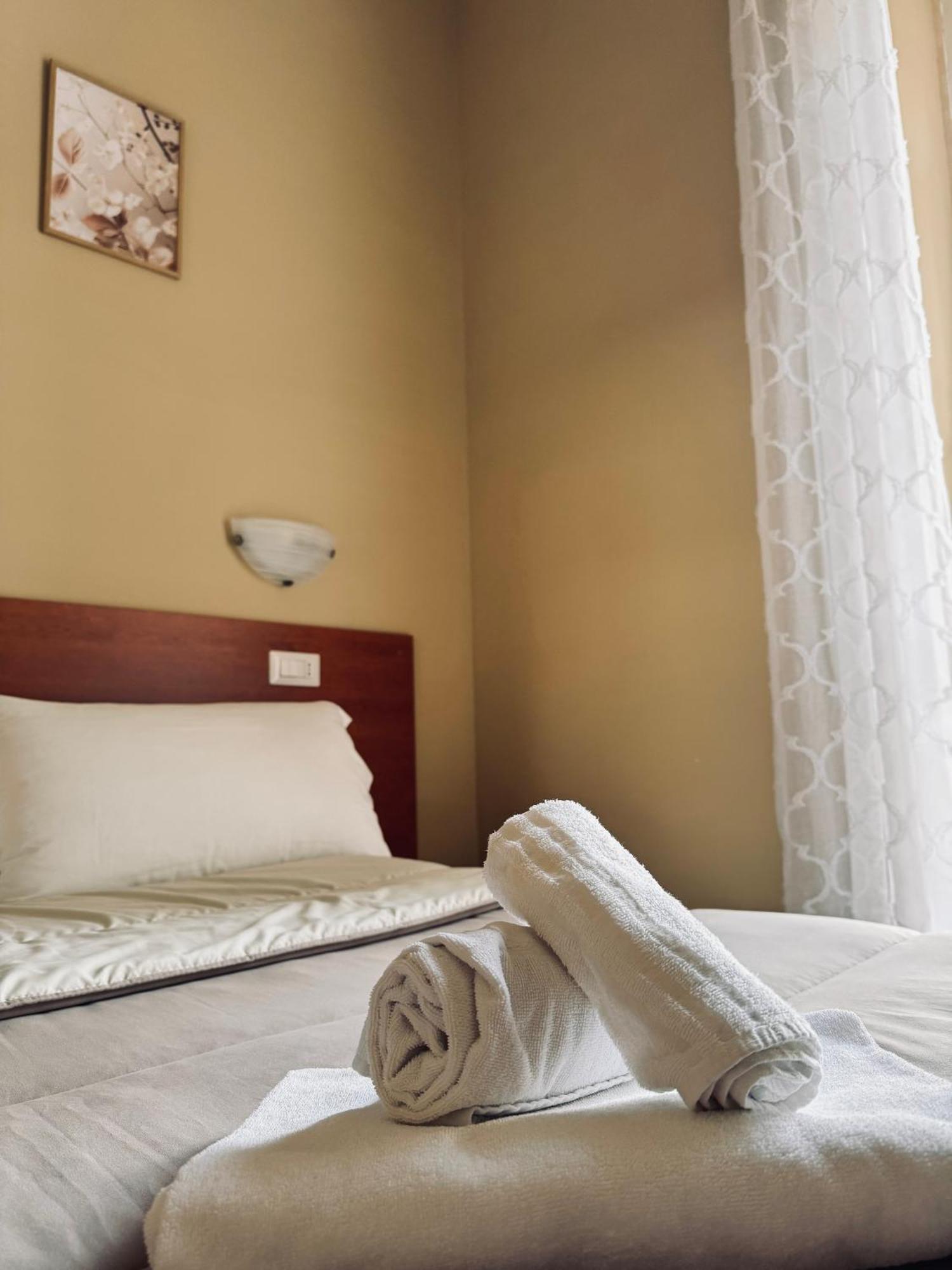 Hotel Villa Robinia Дженцано-ді-Рома Екстер'єр фото