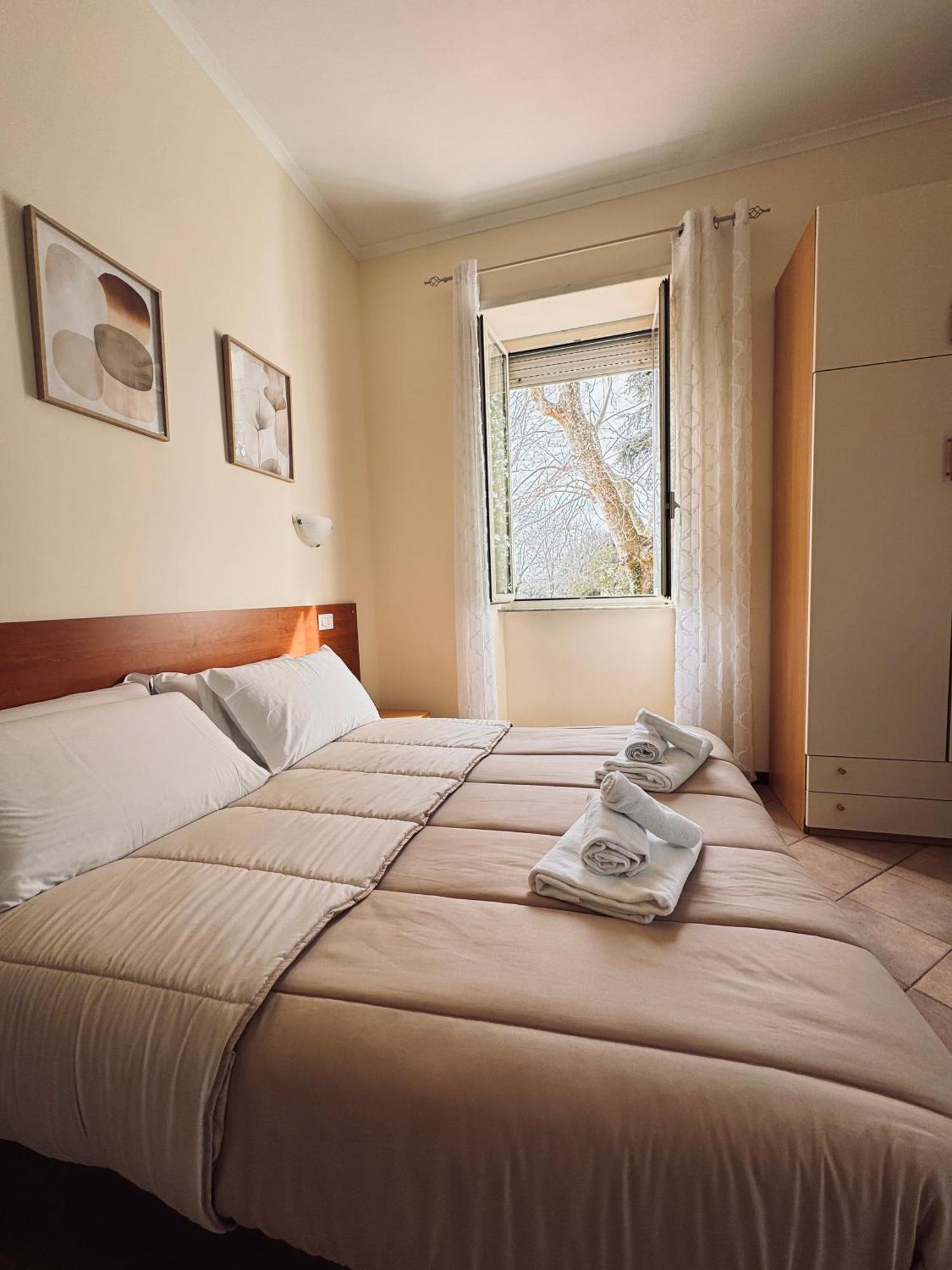 Hotel Villa Robinia Дженцано-ді-Рома Екстер'єр фото