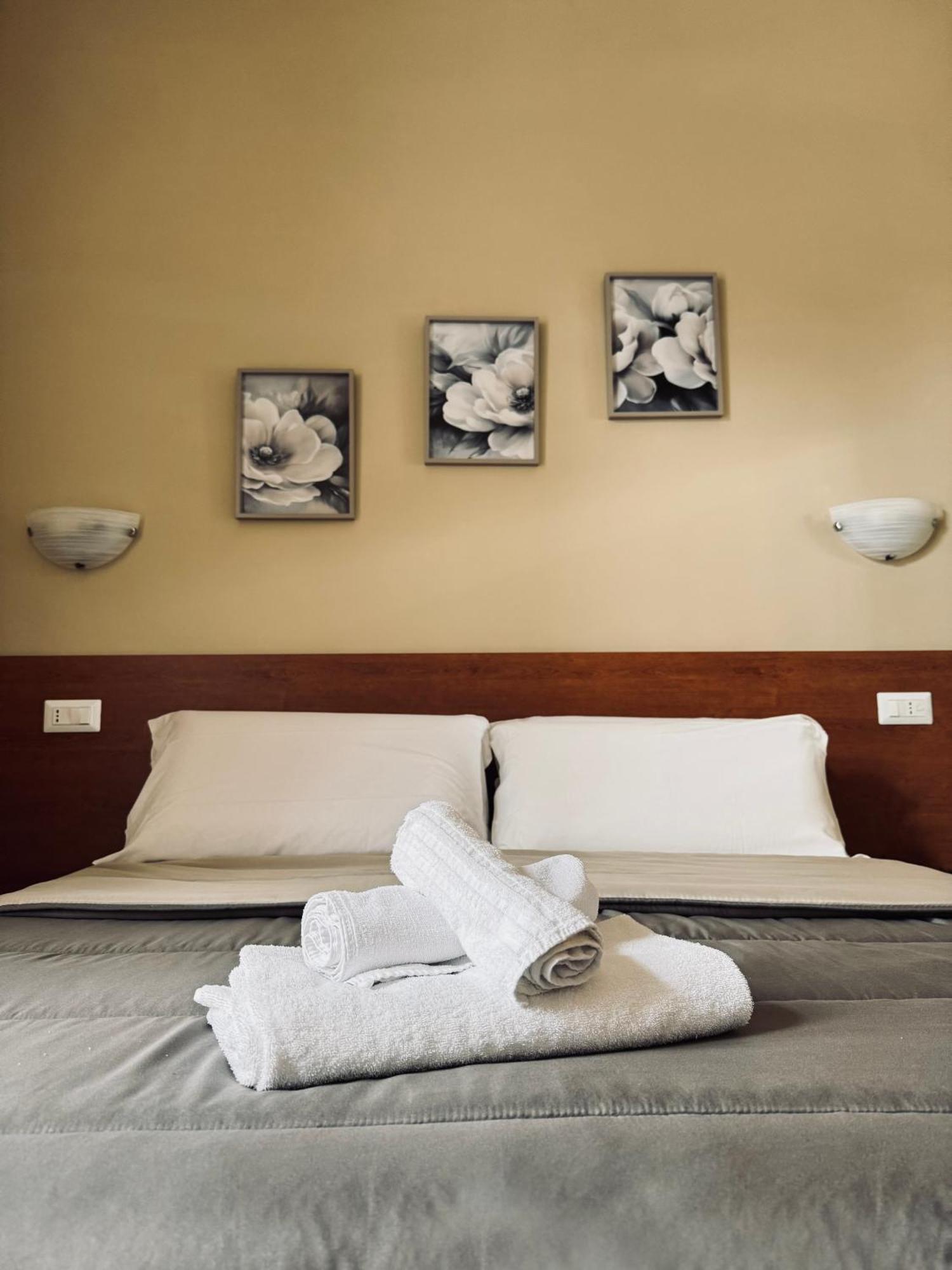 Hotel Villa Robinia Дженцано-ді-Рома Екстер'єр фото