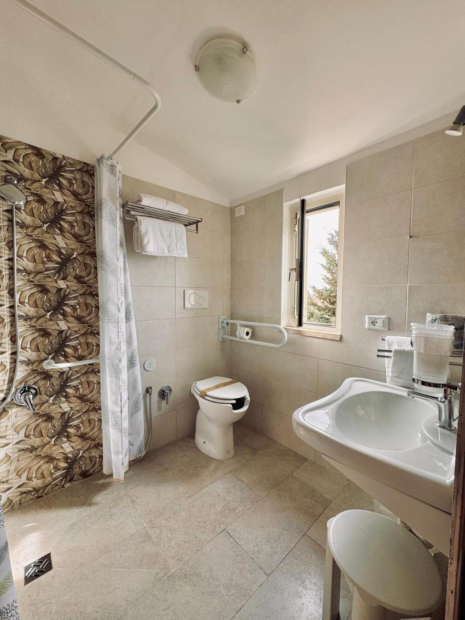 Hotel Villa Robinia Дженцано-ді-Рома Екстер'єр фото