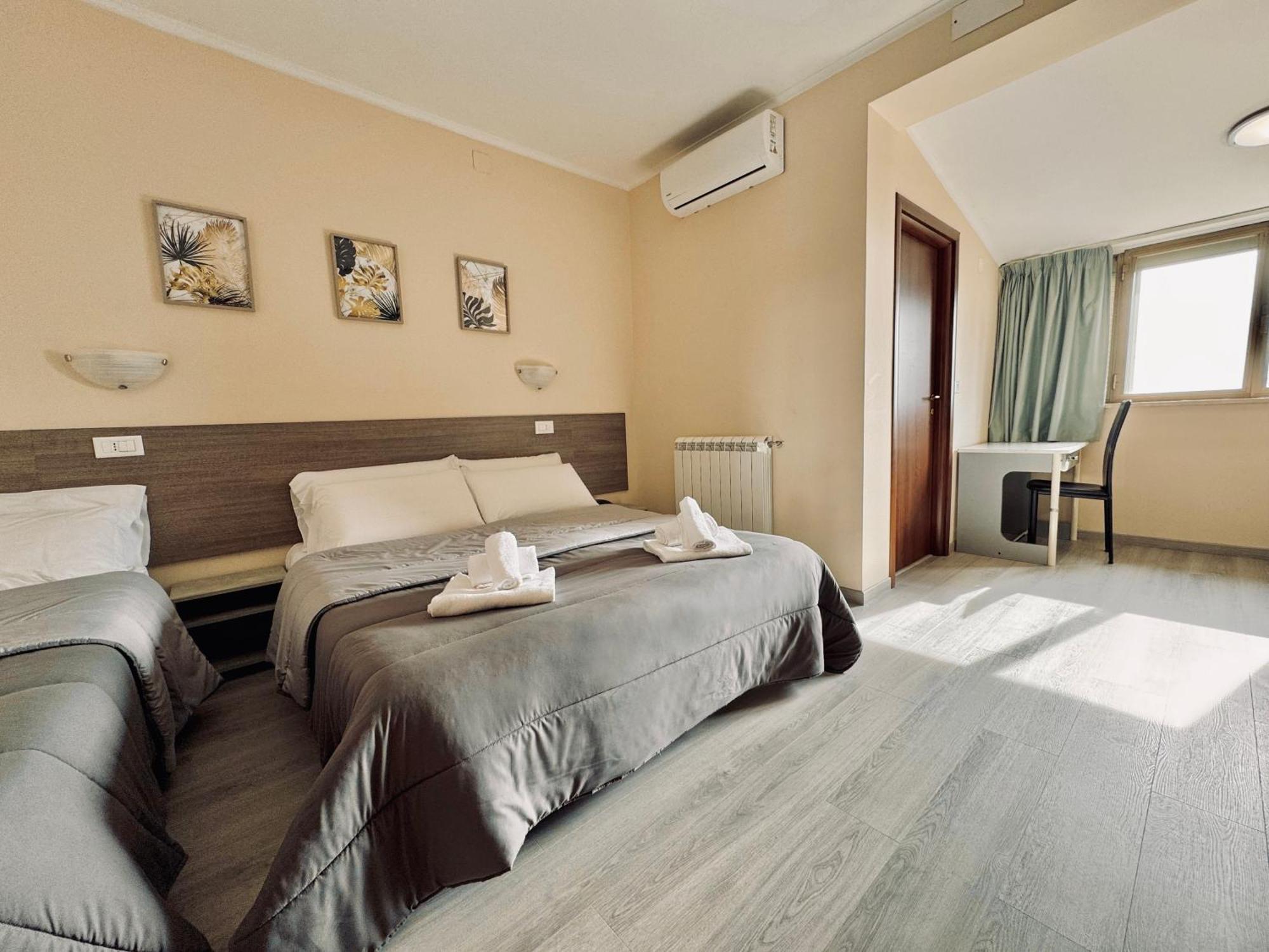 Hotel Villa Robinia Дженцано-ді-Рома Екстер'єр фото