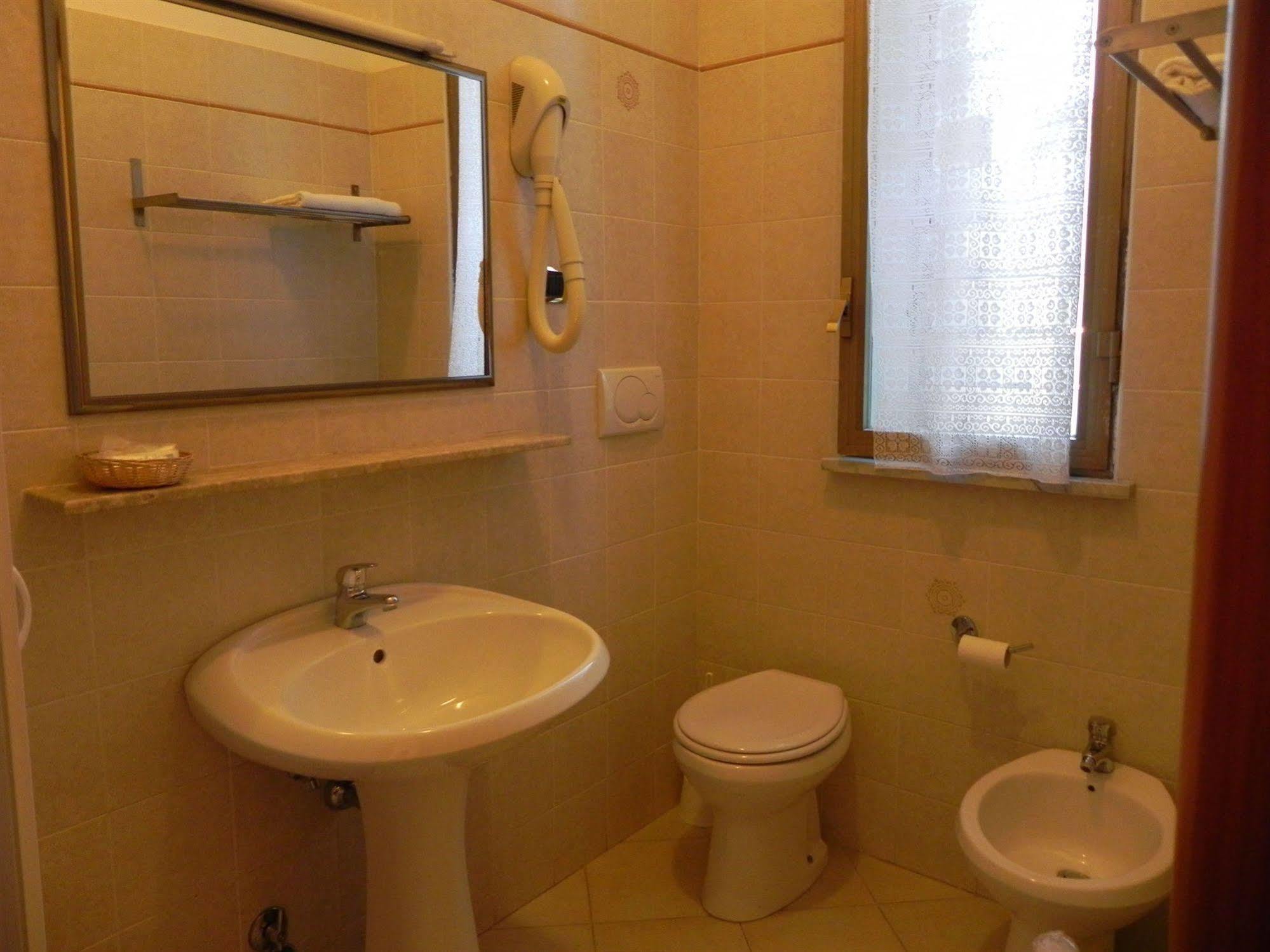 Hotel Villa Robinia Дженцано-ді-Рома Екстер'єр фото