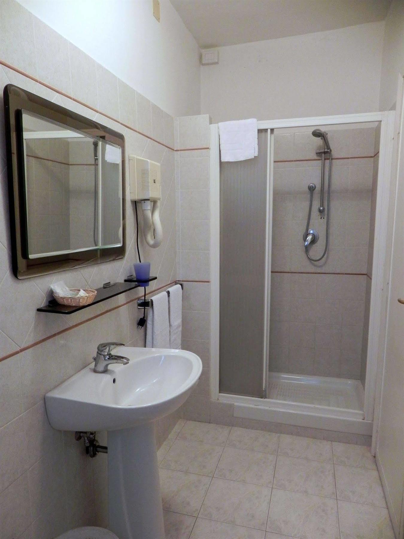 Hotel Villa Robinia Дженцано-ді-Рома Екстер'єр фото