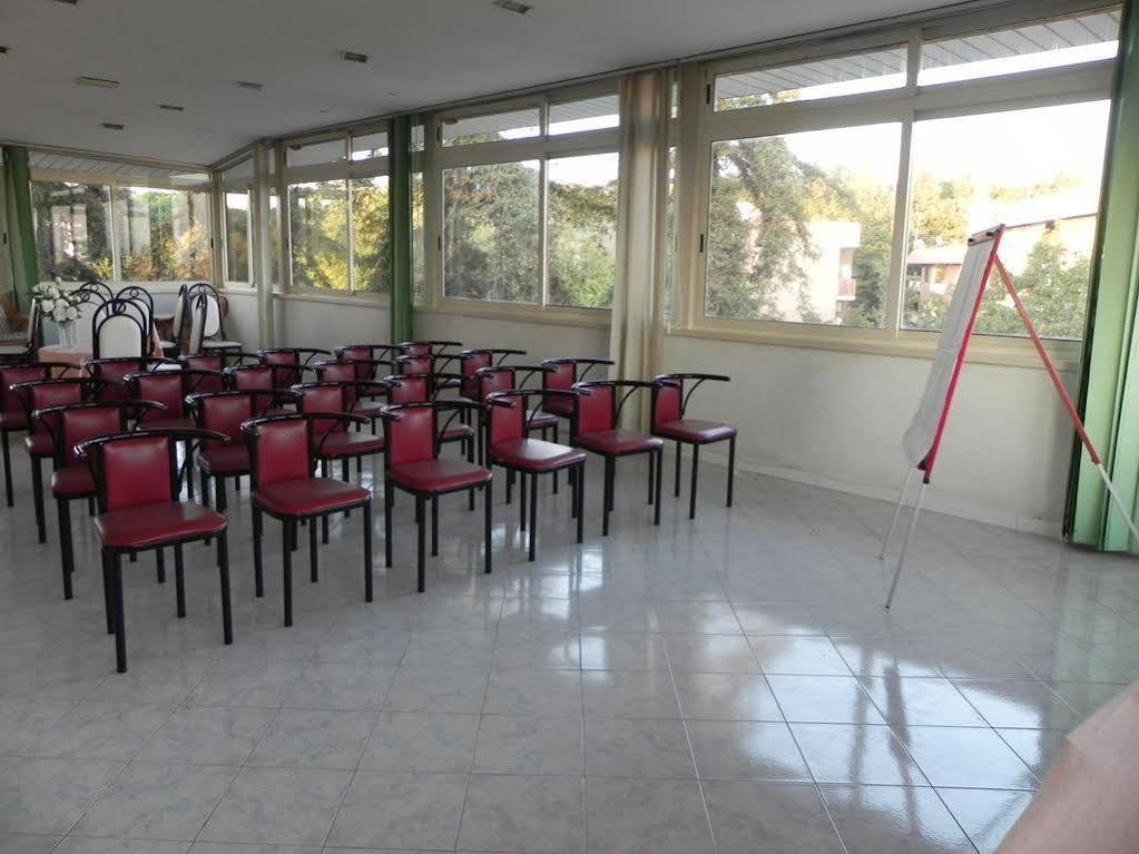 Hotel Villa Robinia Дженцано-ді-Рома Екстер'єр фото